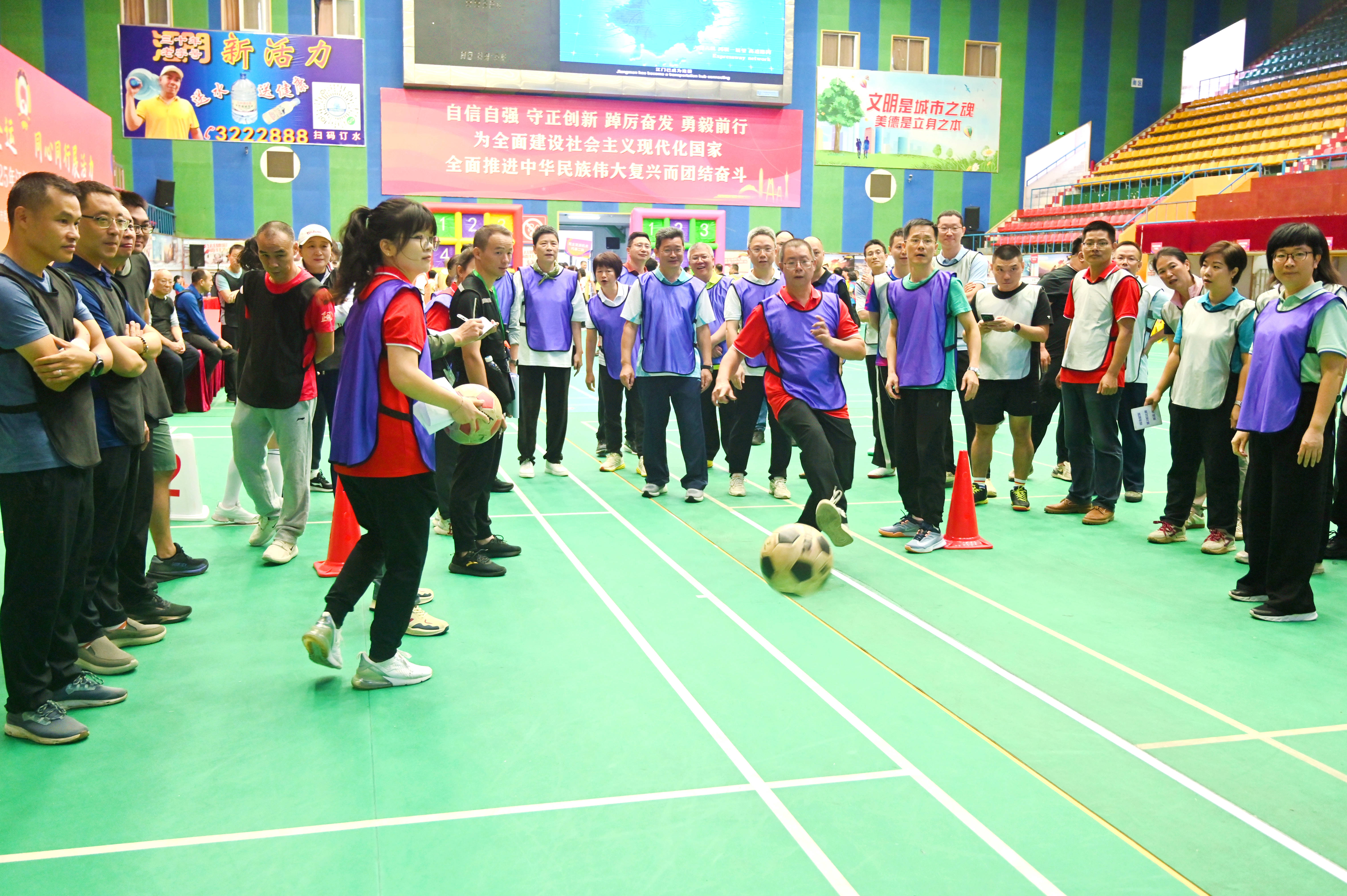 3.选手们积极参加“大道同心”“精准献策”“合作共赢”“团结奋进”等趣味协作活动 .jpg